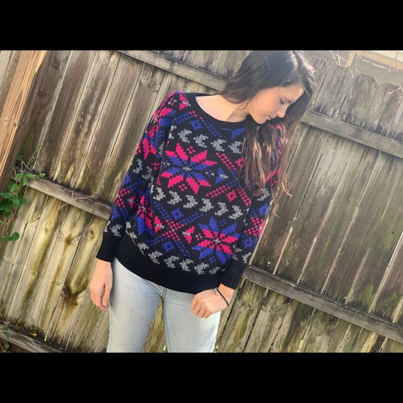 Fun and Cozy Patterned Sweater - Picture 4 of 8